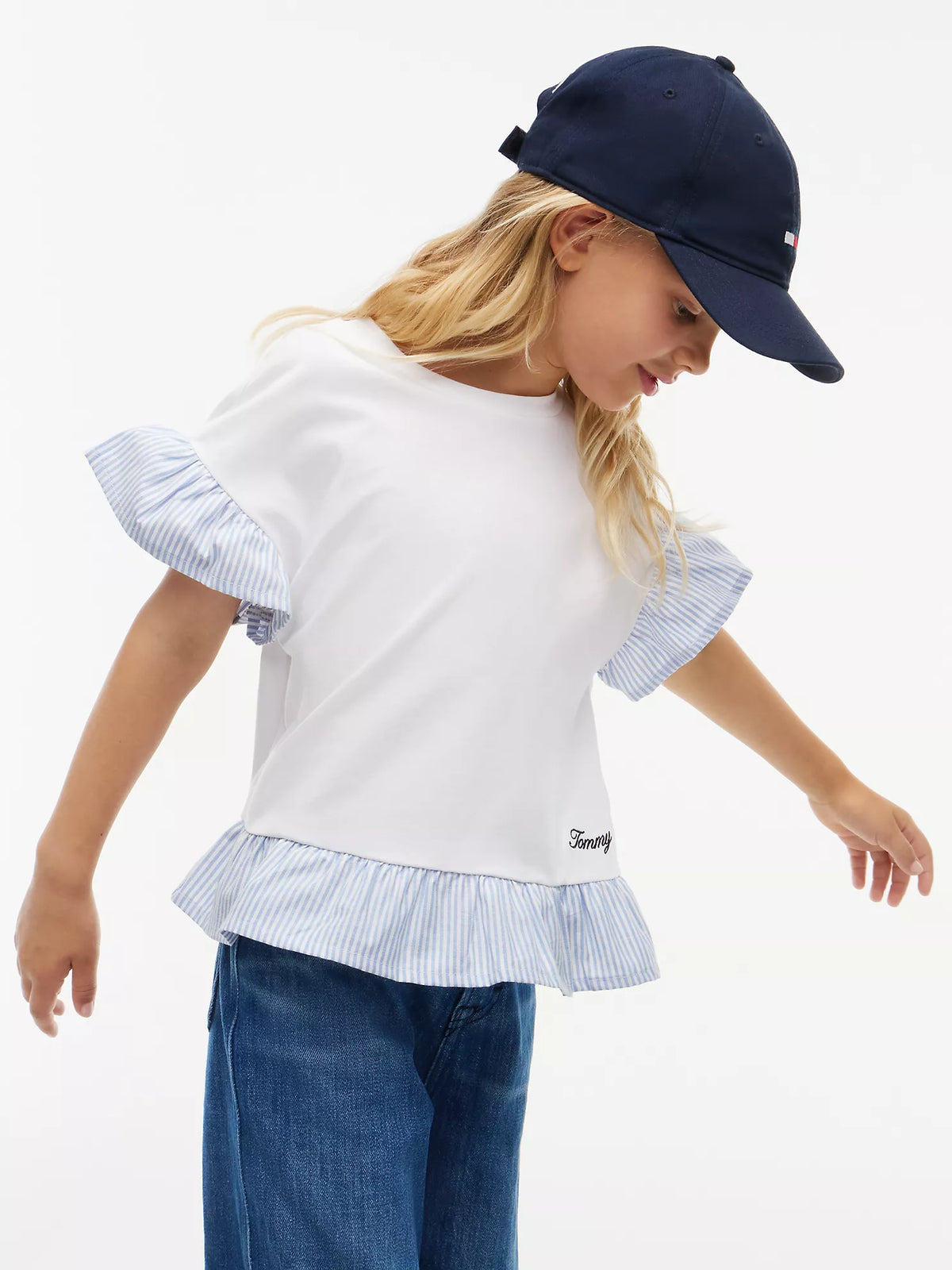 Camiseta infantil con volantes y estampado de técnicas mixtas