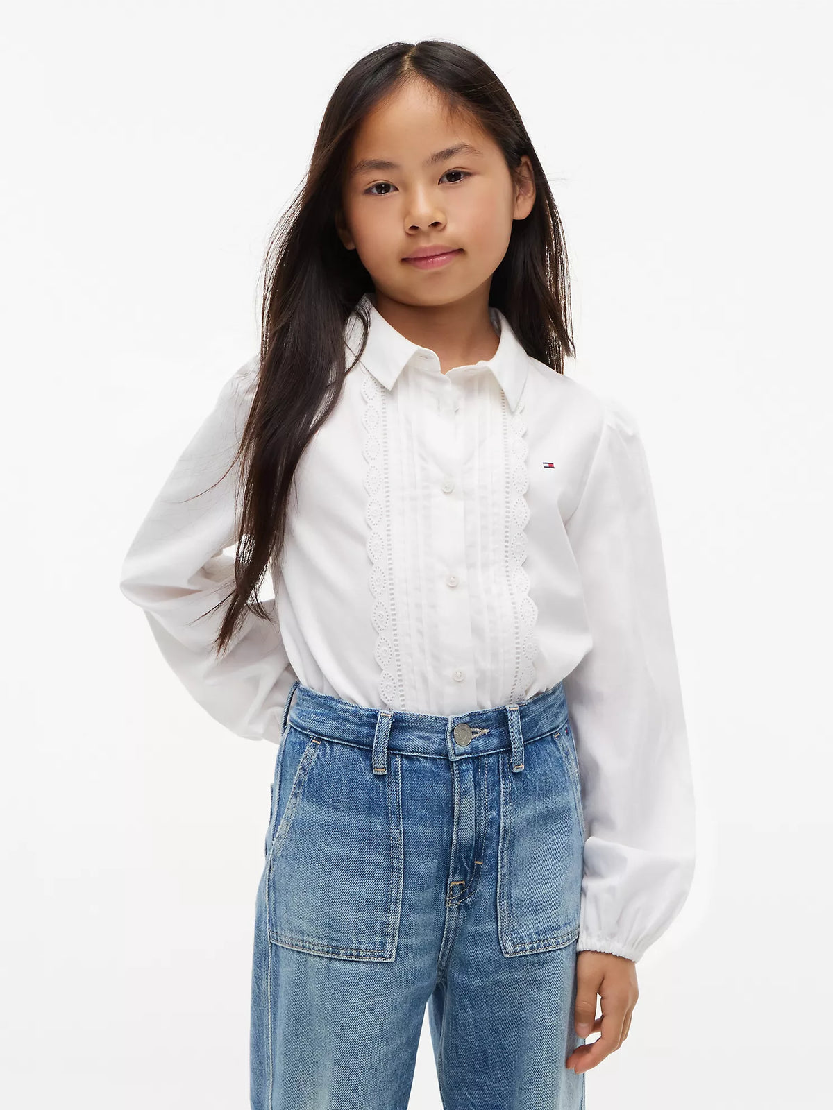 Camisa infantil con ojales bordados