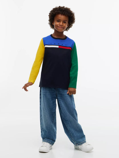 Camiseta infantil con bloques de color