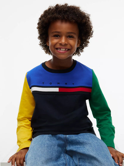 Camiseta infantil con bloques de color