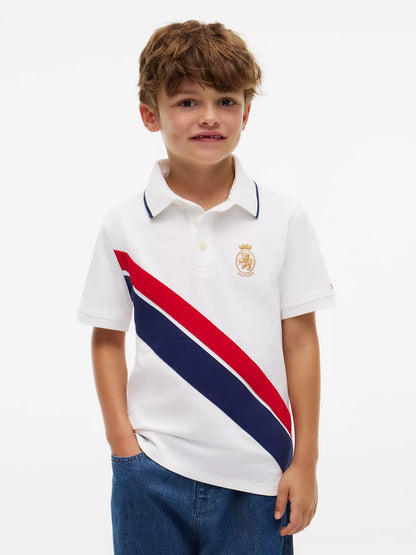 Polo elástico infantil con escudo y rayas diagonales