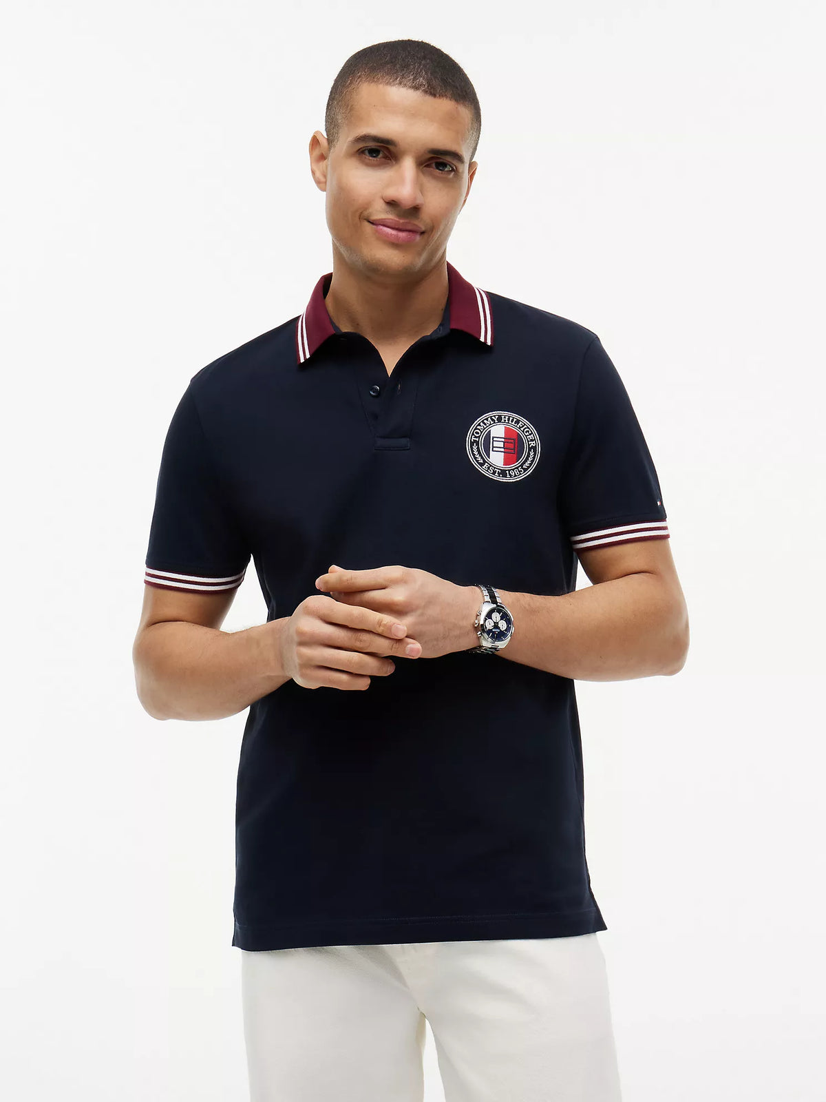 Polo de corte regular con logo circular