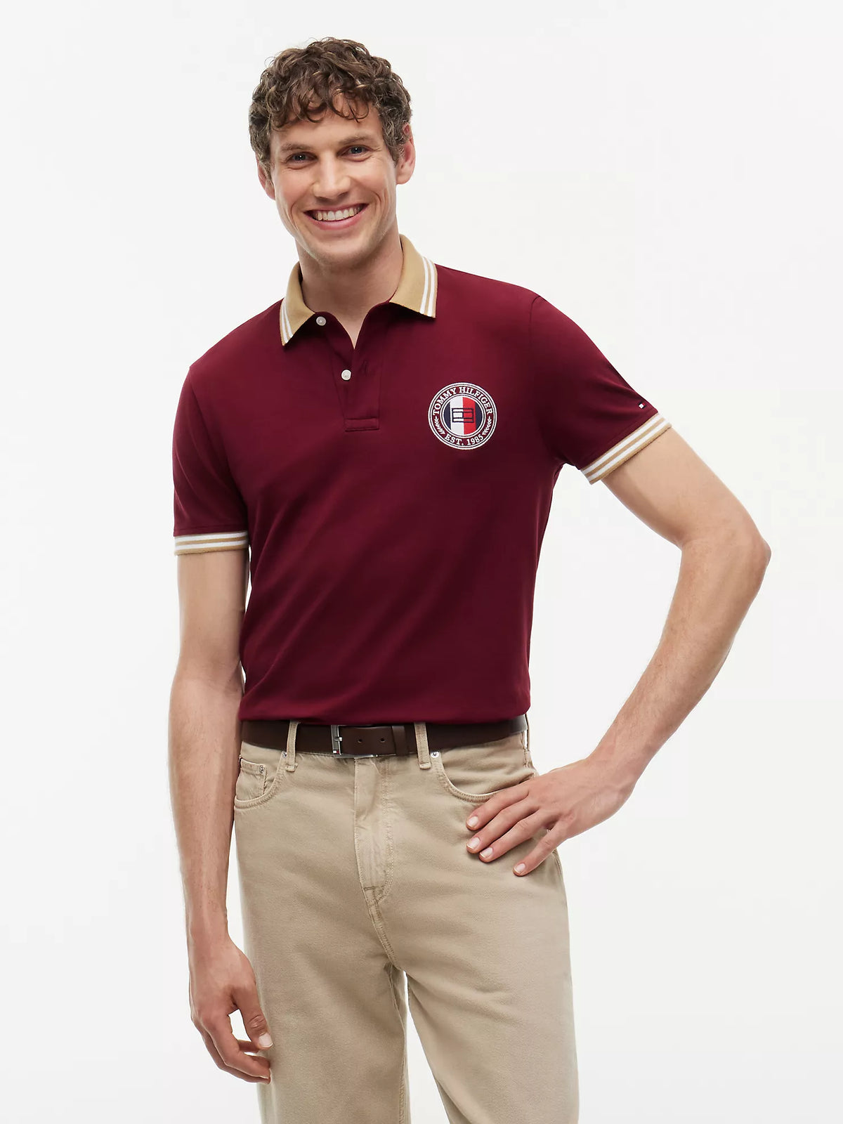 Polo de corte regular con logo circular