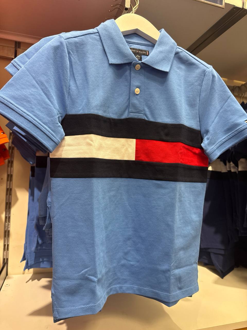Camiseta tipo polo tommy azul bandera talla 2/3